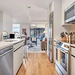 Spacious Apt Full Kitchen In Seaport